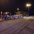 DELFI FOTOD: Tartu vangla juures sulges kummuli paiskunud veok Ihaste silla liikluse