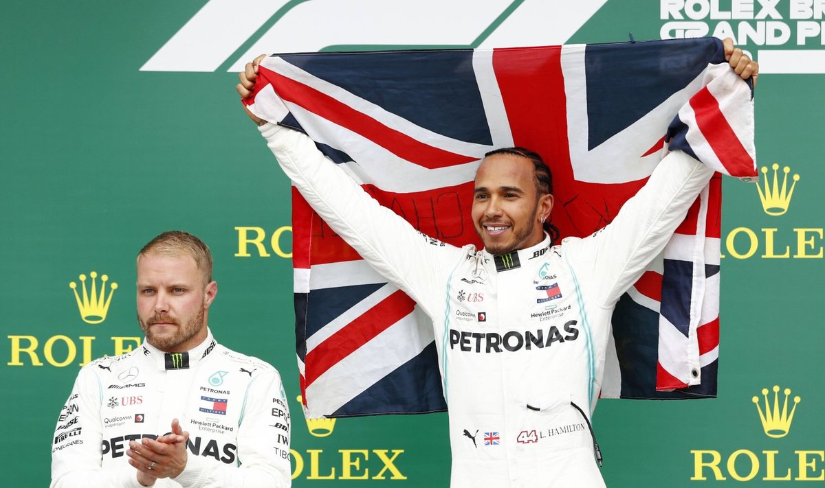 Pettunud Valtteri Bottas ja kuuenda Suurbritannia GP võitnud Lewis Hamilton.