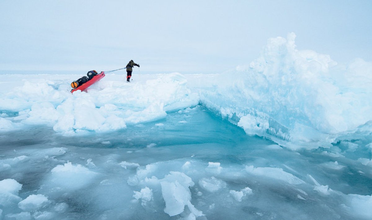 22. aprillist kuni 3. juulini 2012 tegid Timo Palo ja norralane Audun Tholfseni 1500 km pikkuse retke                       põhjapooluselt Teravmägede saarestikus asuvale Longyearbyenile.