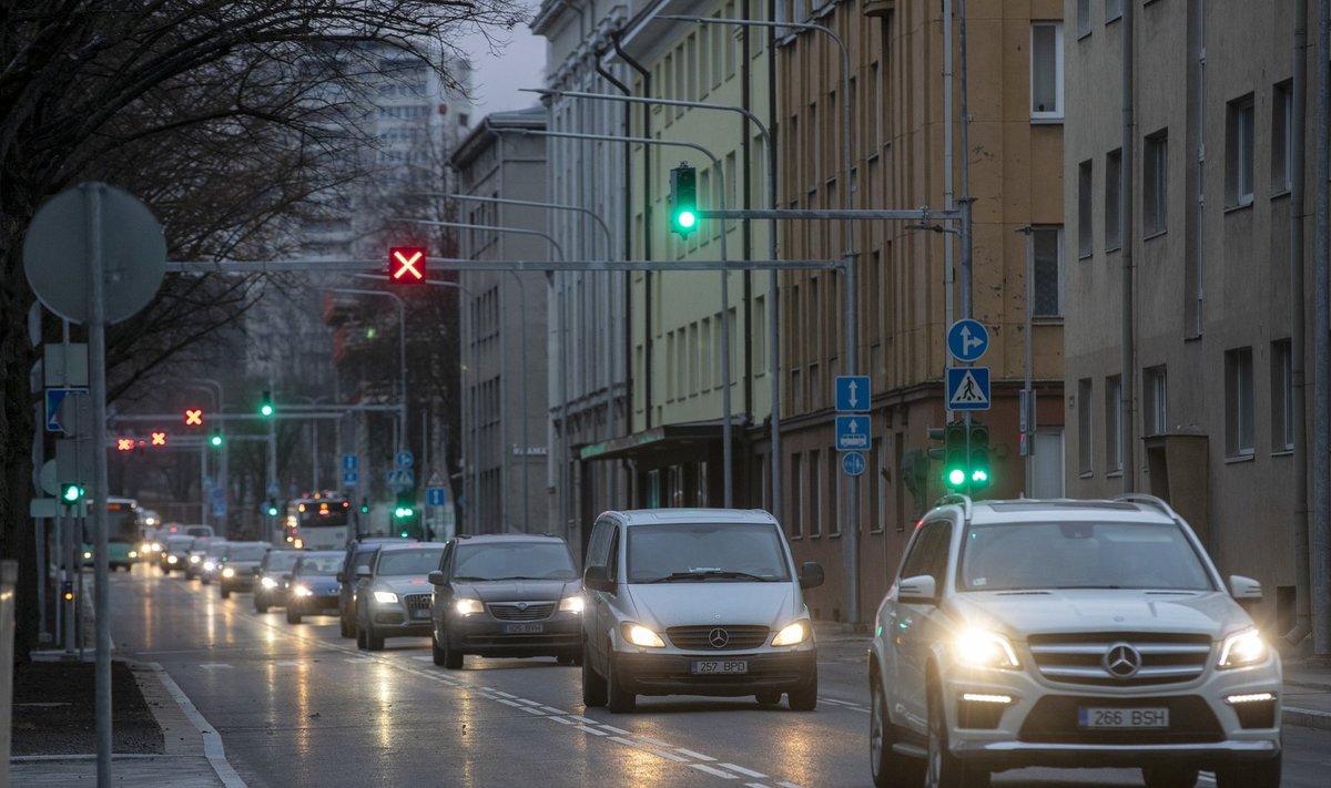 Hommikune liiklus Gonsiori tänaval