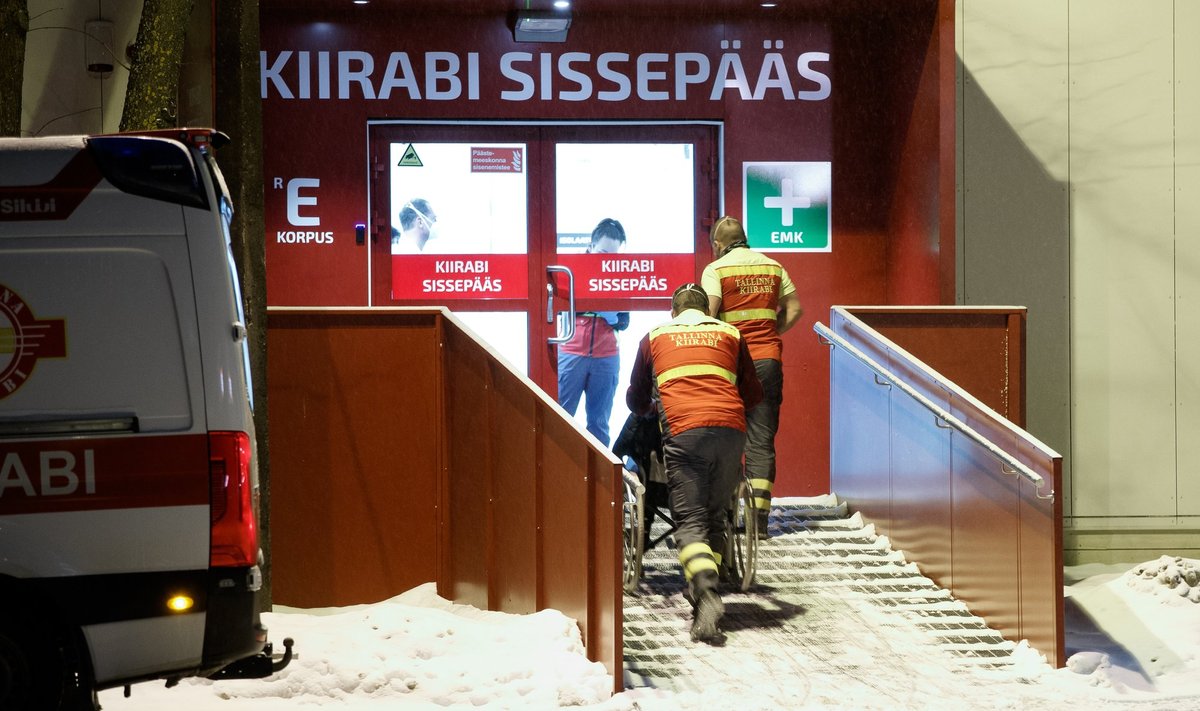 Kiirabiautod EMO ees