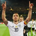 VIDEO: Lukas Podolski lahkus koondiseareenilt fantastilise ristnurgapommiga