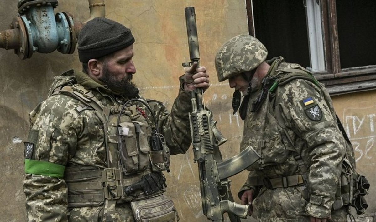 Украинские военные в Бахмуте