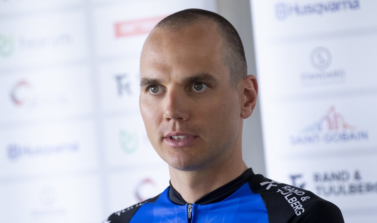 Rein Taaramäe Eesti jalgrattakoondise pressikonverentsil
