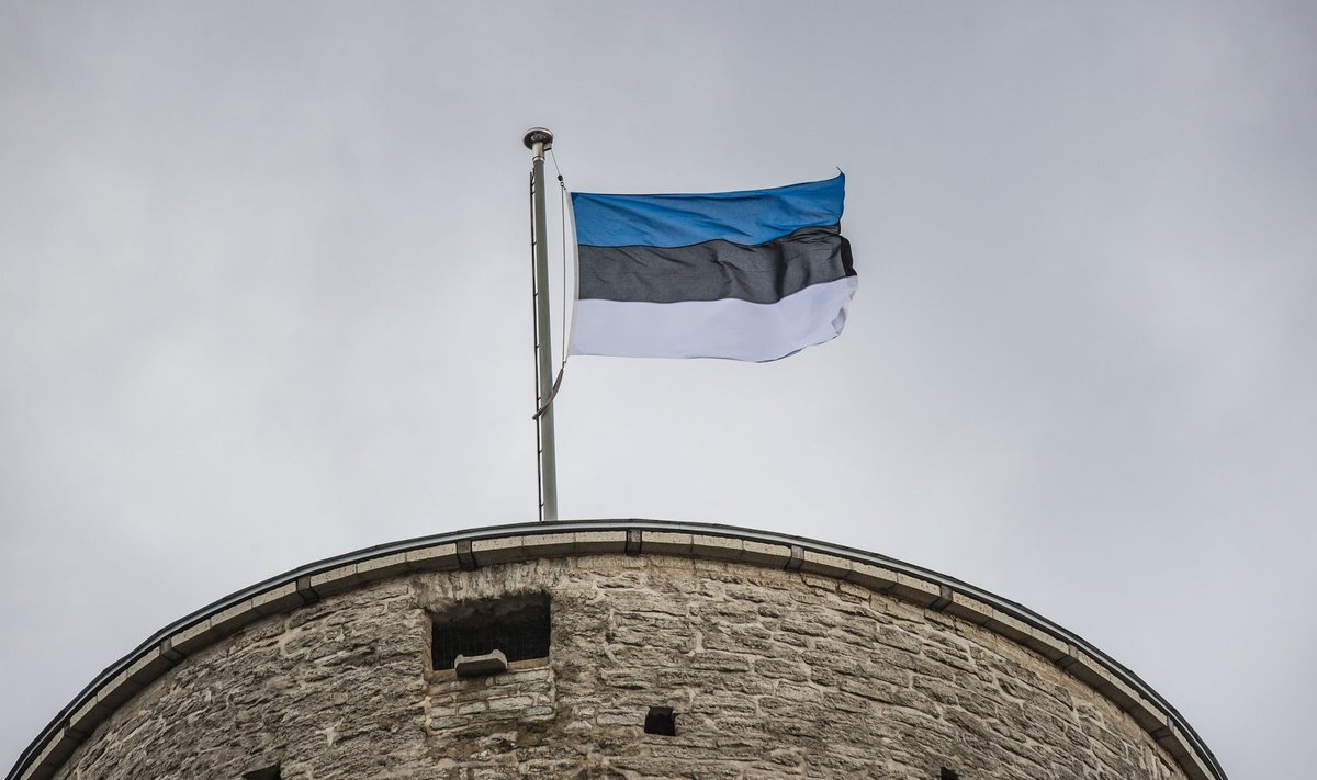 Eesti lipp Pika Hermanni tornis