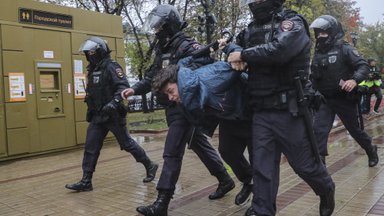 ВОЕННЫЙ ДНЕВНИК (213-й день) | Антивоенные протесты, ядерные угрозы Путина, интервью Зеленского