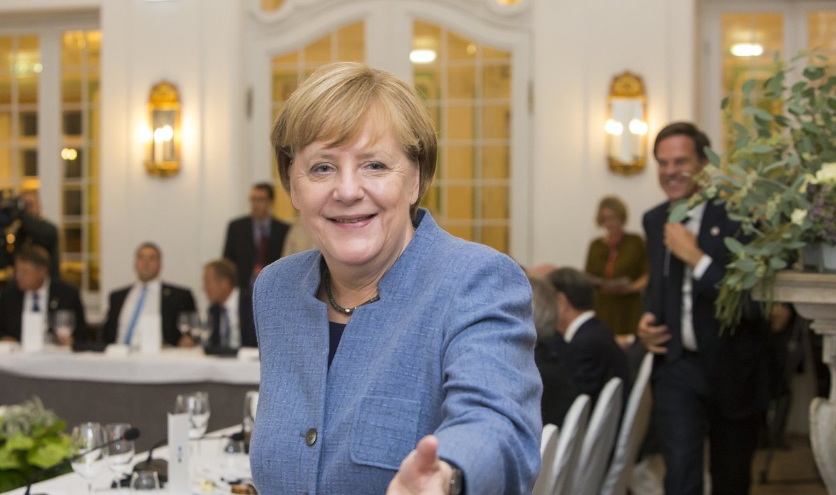 Merkel Euroopa valitsusjuhtide mitteametlikul õhtusöögil.