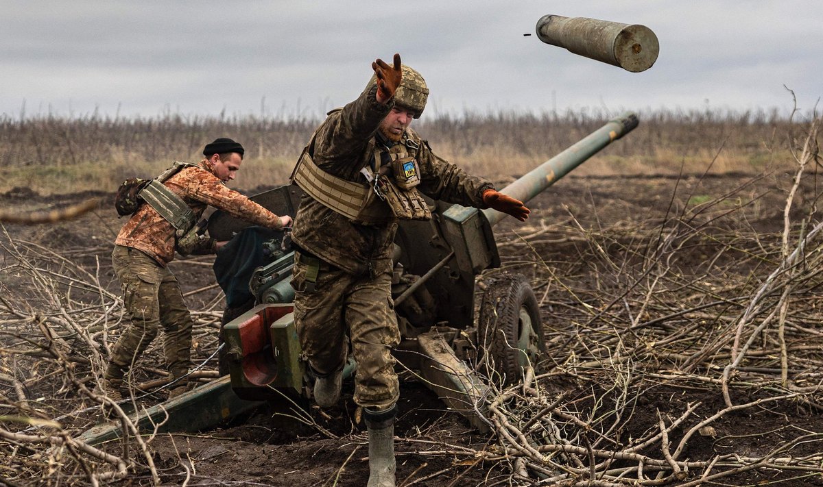 Ukraina suurtükiväelased Bahmuti all