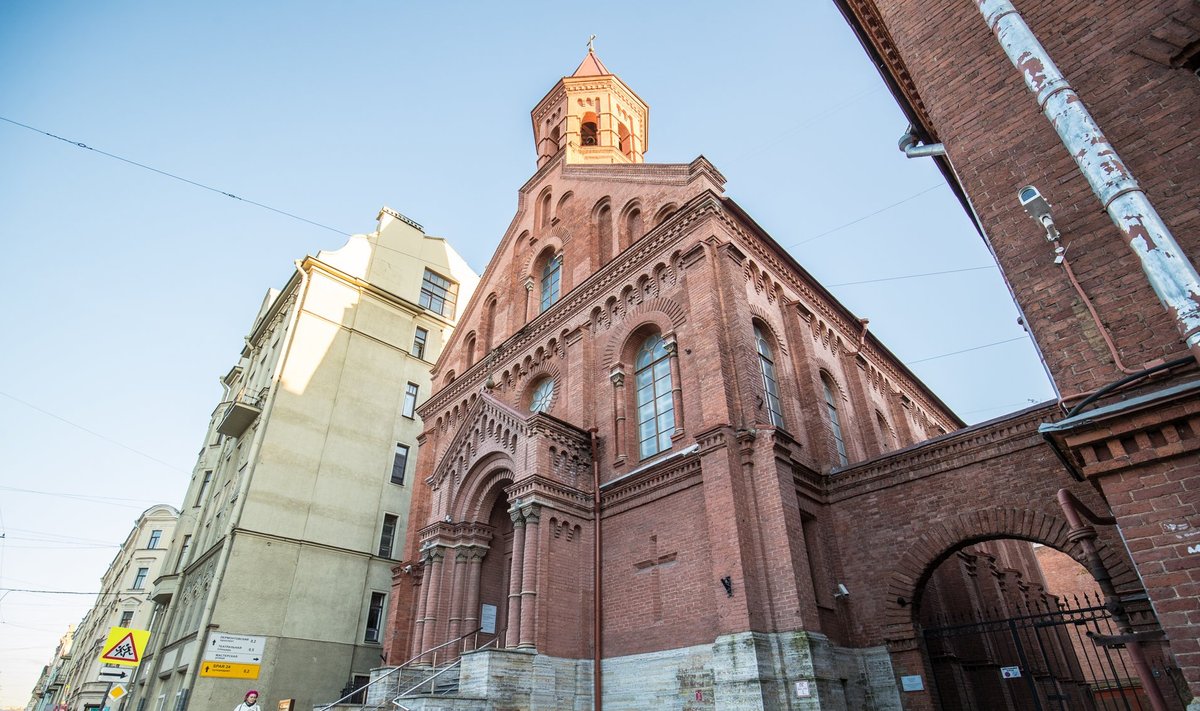 Peterburi Jaani kirikul on Eesti ajaloos oluline koht. Pärast taasavamist on sellest saanud mitmekesise kavaga kontserdipaik.