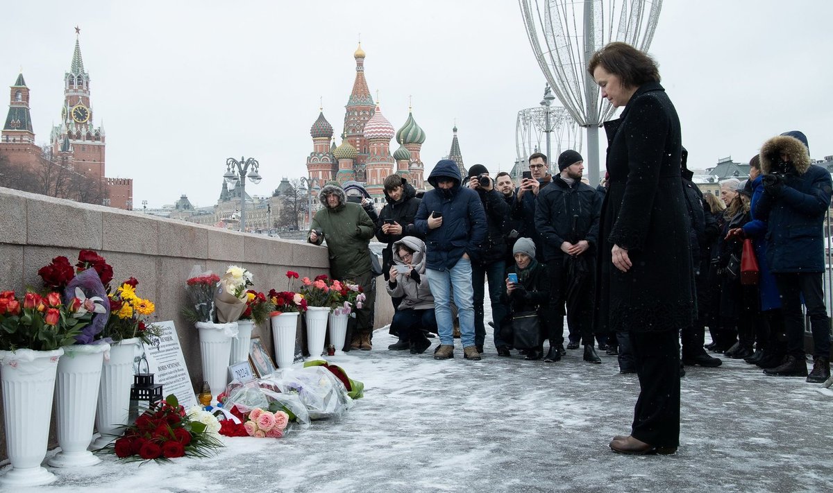 Яна Ванамельдер возложила цветы на место гибели Бориса Немцова