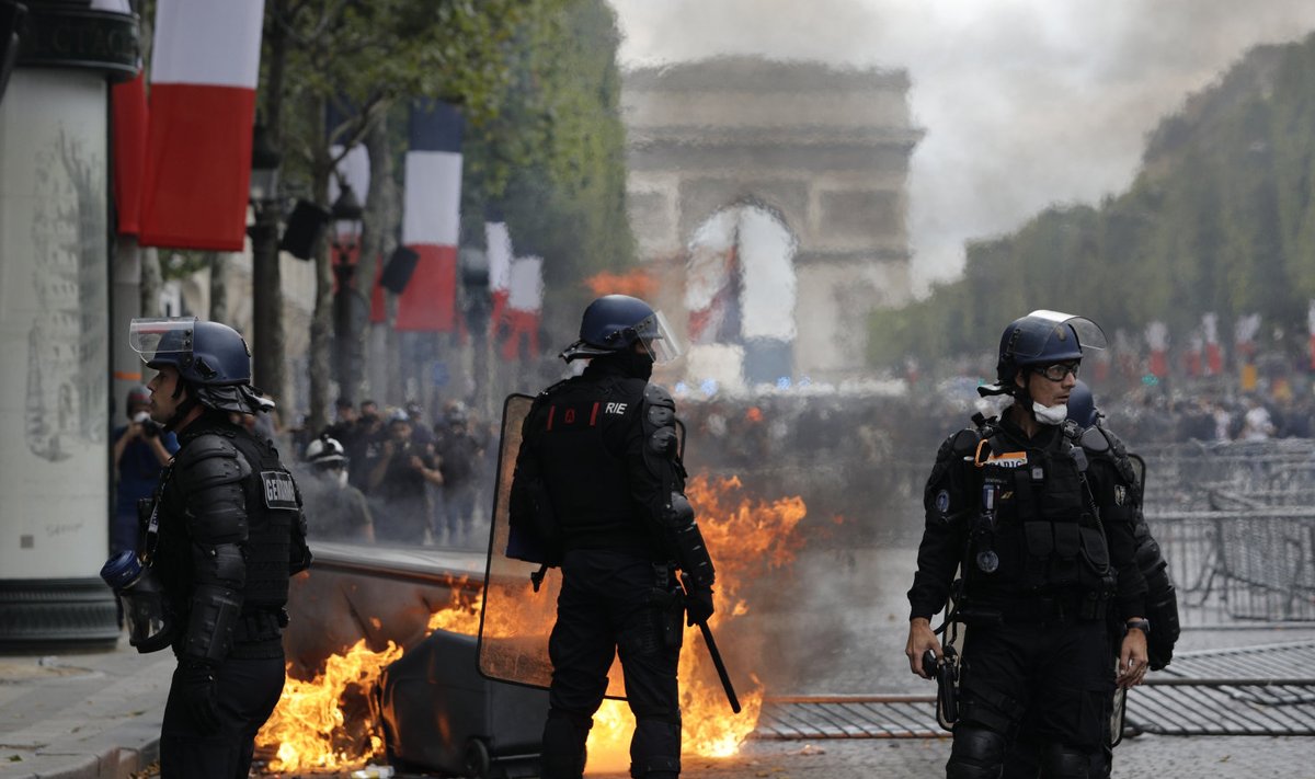 Märulipolitsei Pariisis pärast Bastille päeva paraadi toimunud rahutustel.