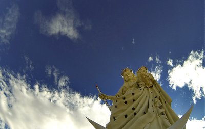 Oruros asub maailma suurim Neitsi Maarja kuju.