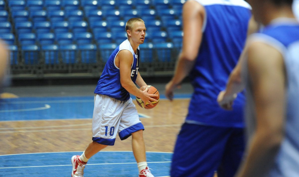 Sten Sokk korvpallikoondise treeningul