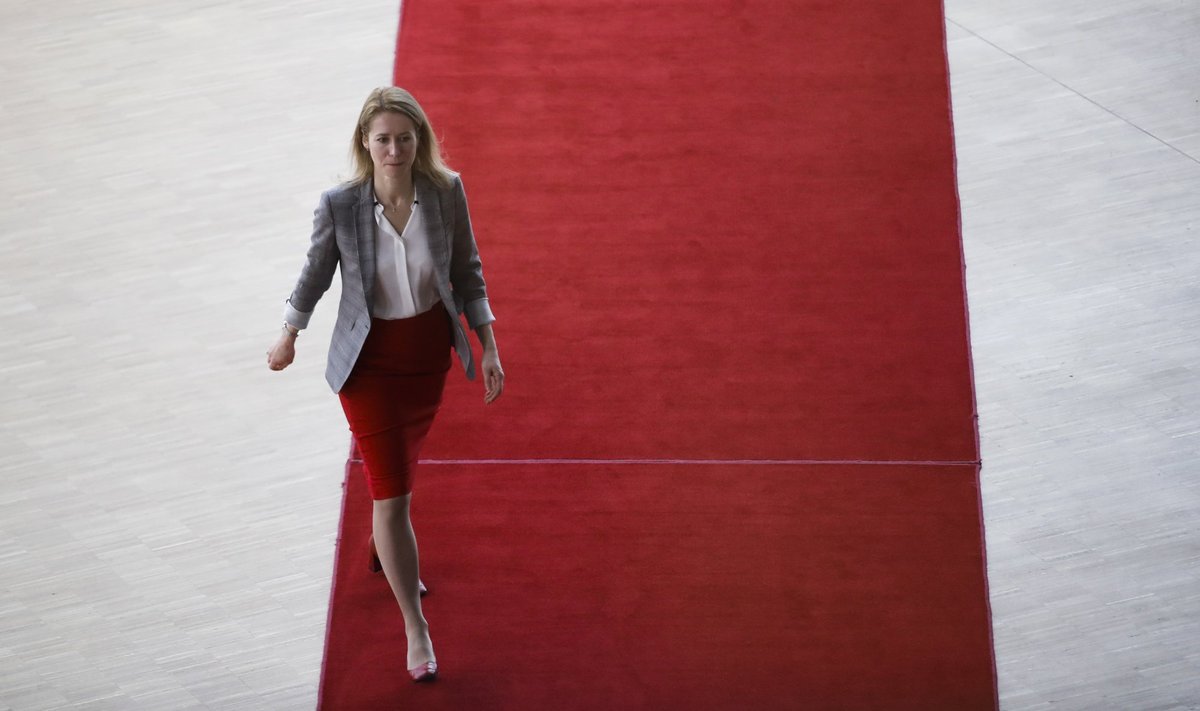 Kaja Kallas on olnud Ukraina abistamise eest võitleja, ent nüüd süüdistab mõjukas väljaanne teda ja Eestit Ukraina abistamise rahastu enda riigi hüvanguks ära kasutamises.