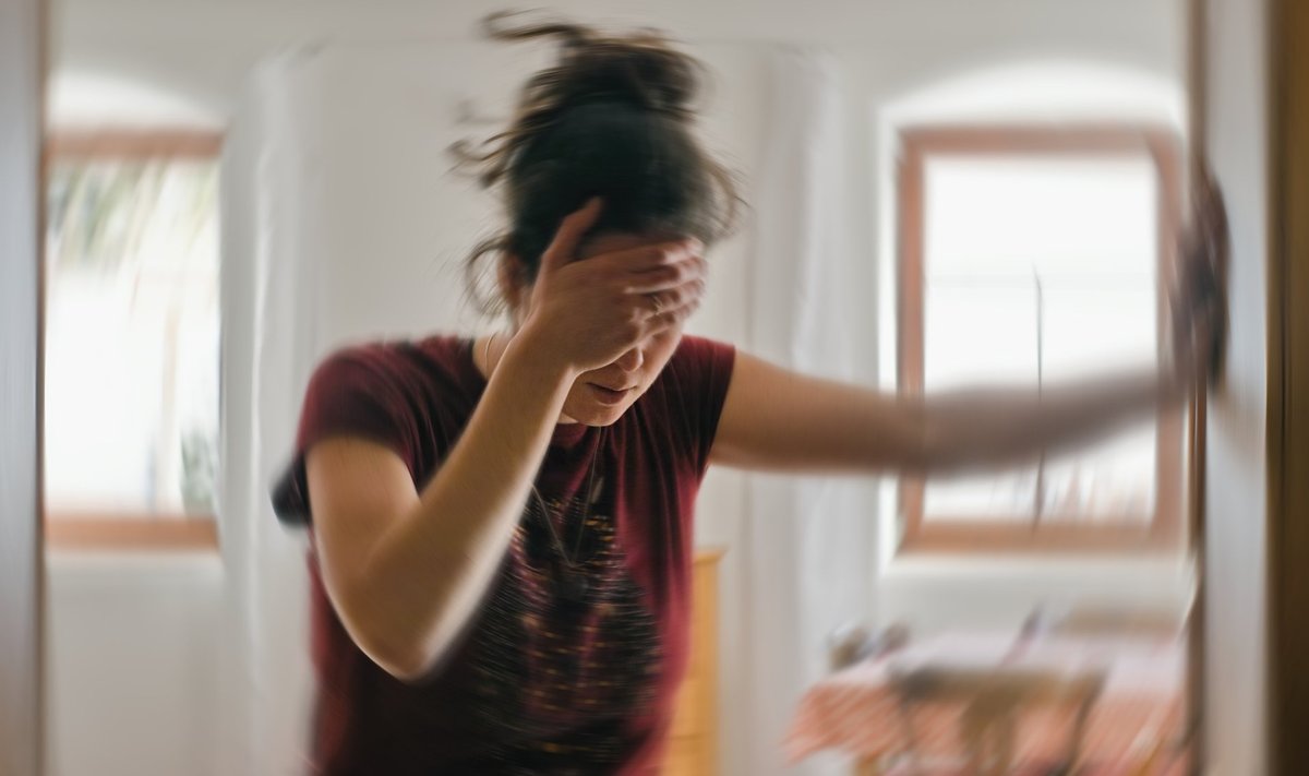 Pearinglus ja kehv tasakaal on üks insuldi sümptomeid.