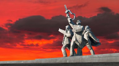 Ettepanek: Riia võidusammas tuleks viia Narva piirile!