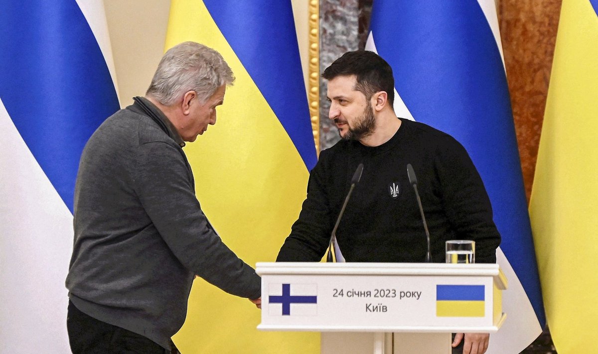 Саули Нийнистё (слева) и Владимир Зеленский