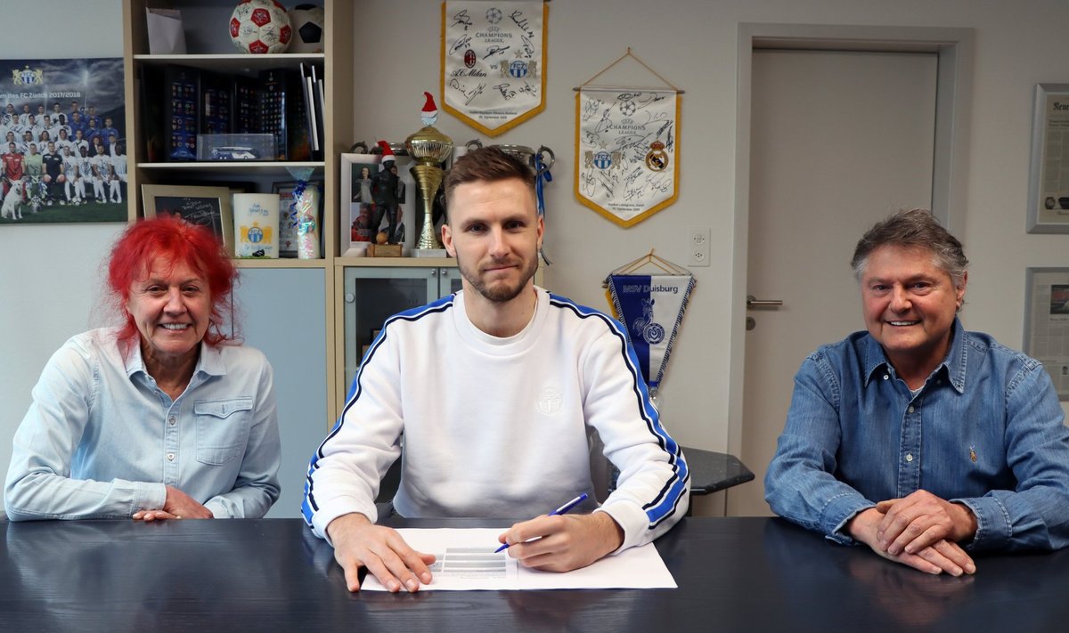 Karol Mets (keskel) sõlmis FC Zürichiga lepingu 2024. aasta suveni.