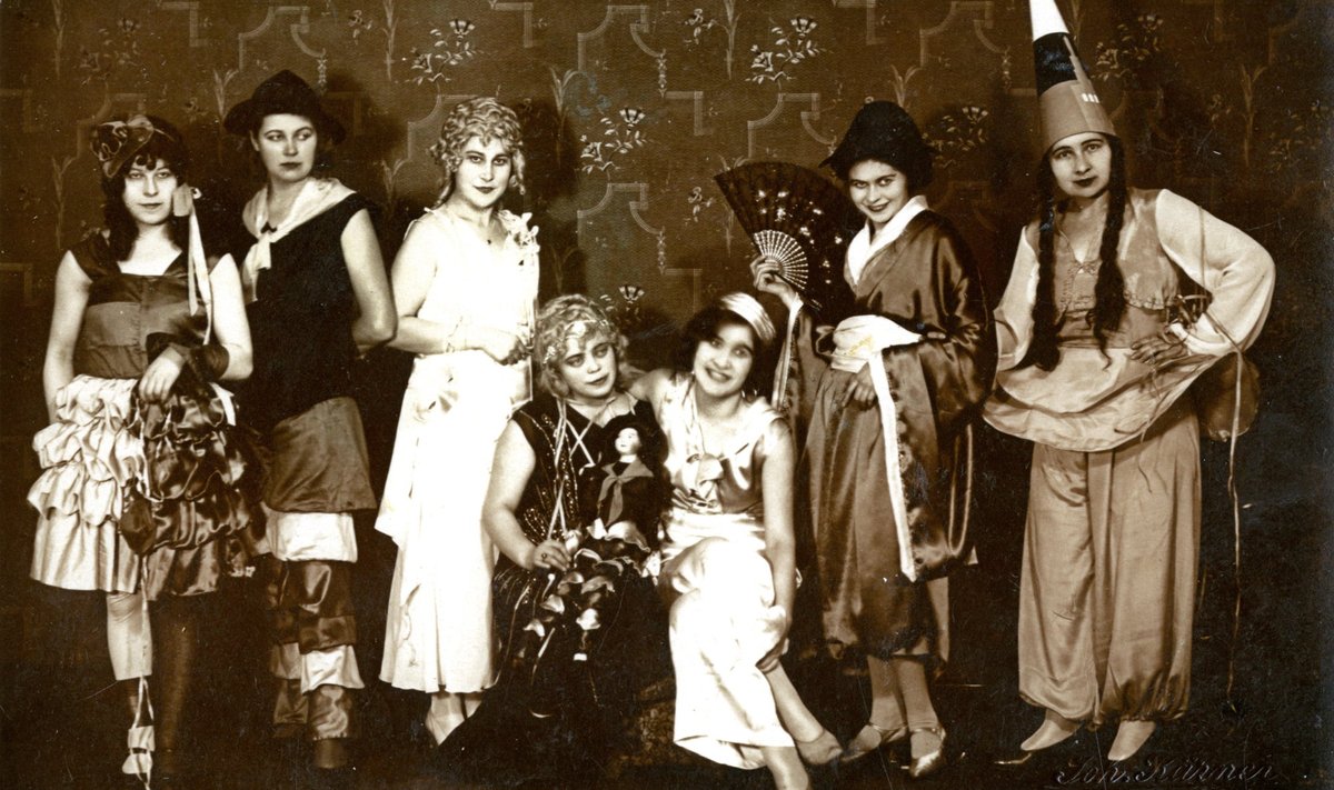 FLIRT UUE AJAGA: Narva Naiskutsekooli maskiball 1930. aastail