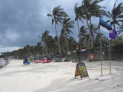 Bulabogi rannal lehvib uhkelt ka sinimustvalge lipp.