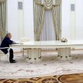 Reuters: Macronilt nõuti Moskvas Vene koroonatesti, millest keeldumise tõttu hoiti teda Putinist võimalikult kaugel