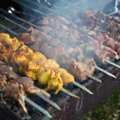 Eestlased vilistavad kaalujälgimisele ja valivad kõige rasvasemad grilltooted