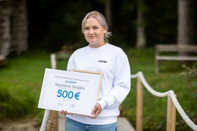 Tormi Coop Konsumi töötaja Karoliine Sinijärv saavutas parima teenindaja valimisel Coopis 3. koha ja on Hiiumaa parim teenindaja.