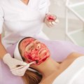 Маска для лица из менструальной крови: 5 самых странных современных процедур из мира красоты