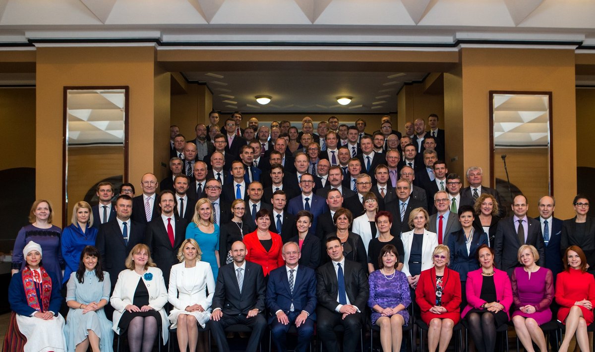 2015. aastal valitud riigikogu koosseisu ühispilt (30. märtsil 2015)