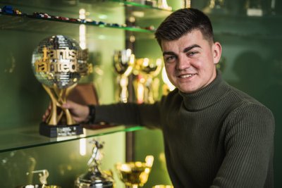 KULLASAJUS Vitriinkapp, mille karikad ja medalid tõestavad lisaks tantsusaate võidule ka seda, et Marko on 17kordne Eesti meister ja Kaisa üheksakordne Eesti meister.