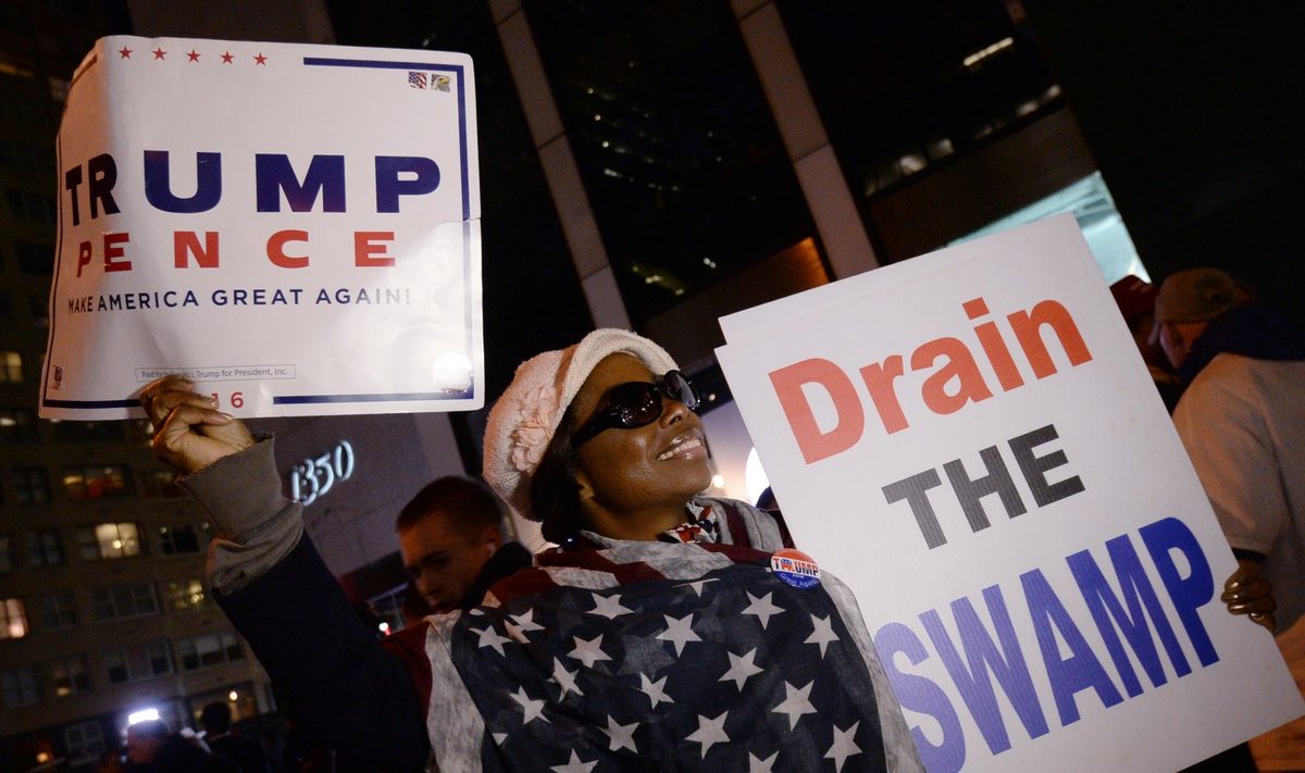 Oma valimiskampaanias "sood kuivendada" lubanud Donald Trump pole ettepanekut seni kommenteerinud.