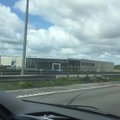 ФОТО И ВИДЕО DELFI: На шоссе Таллинн-Тарту автомобиль вылетел на обочину