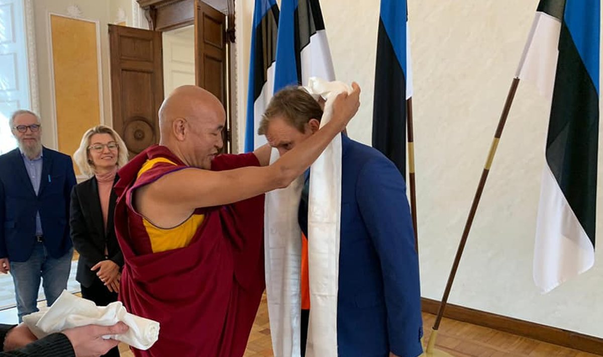 Täna saabus Eestisse Tiibeti eksiilparlamendi pikaaegne liige ning kõrge budistlik laama Thubten Wangchen
