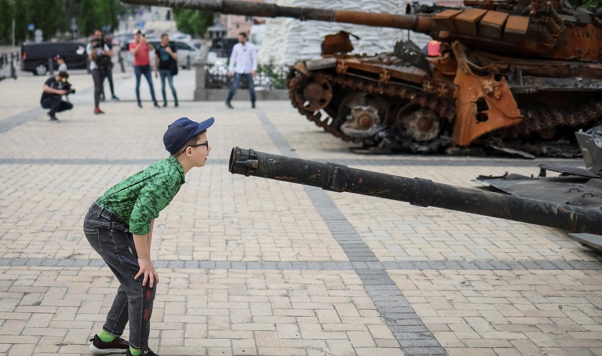 Hävitatud Vene sõjatehnika näitus Kiievi kesklinnas.