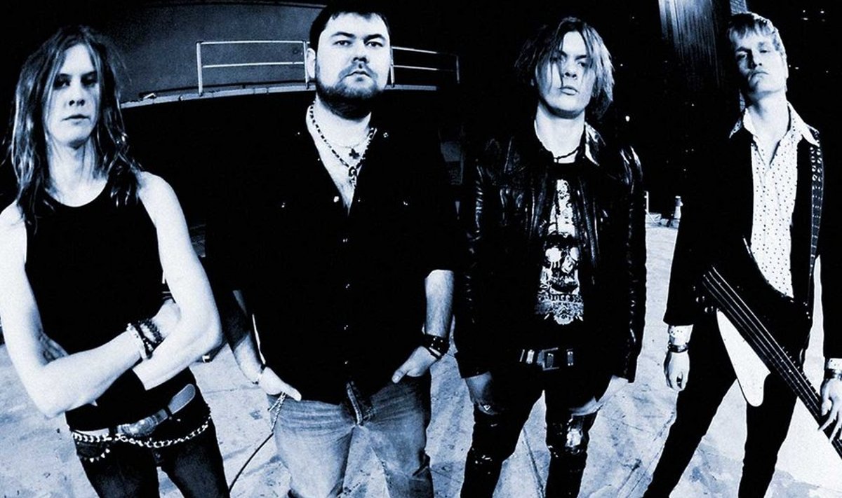 Poolenisti paradoksi pesakond: Ansambel Nevesis (vasakult) Erki Reim, Ken Koemets, Janno Reim ja Bert Järvet. (foto Kristel Sergo)
