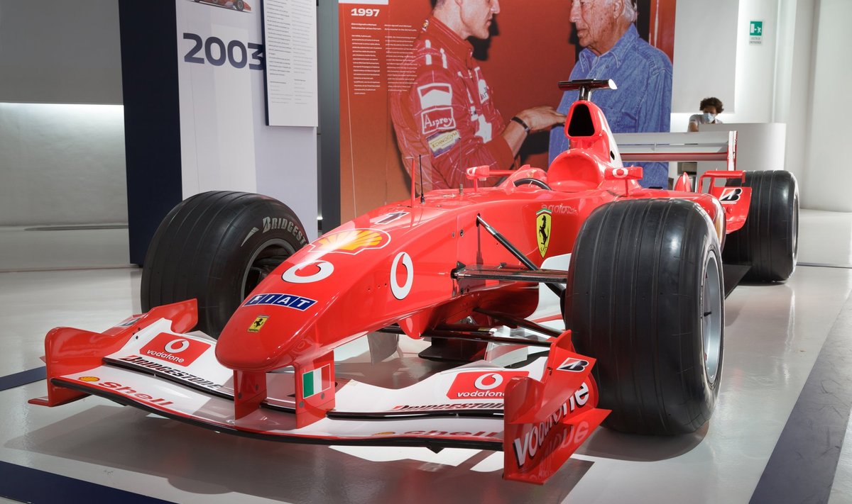 Michael Schumacheri kuulunud Ferrari leidis oksjonil uue omaniku.