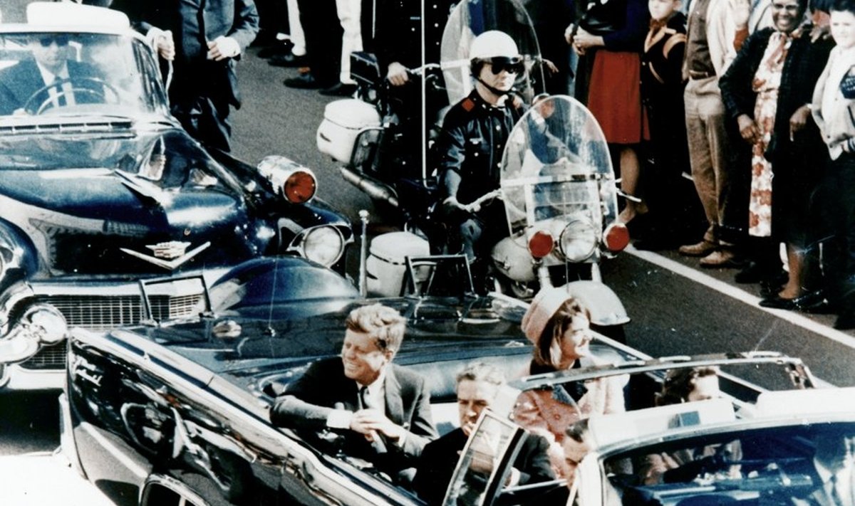 John F. Kennedy saatjatega enne atentaati