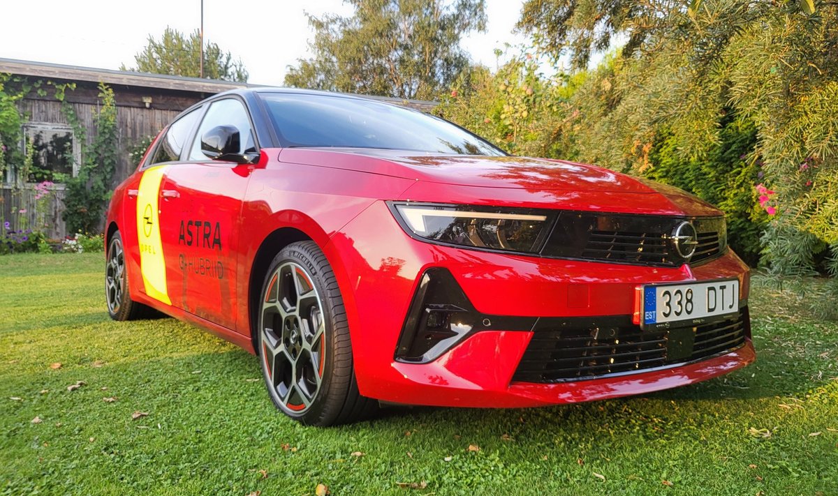 Opel Astra pistikhübriid