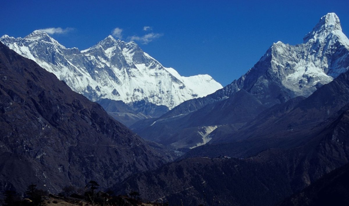 Illustreerival eesmärgil: Mount Everest ja Ama Dablam (Foto: Wikimedia Commons / dnor)