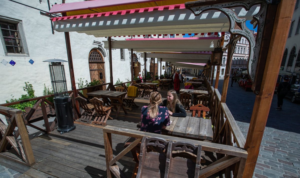 Tallinna vanalinnas asuva Olde Hansa restorani terrass