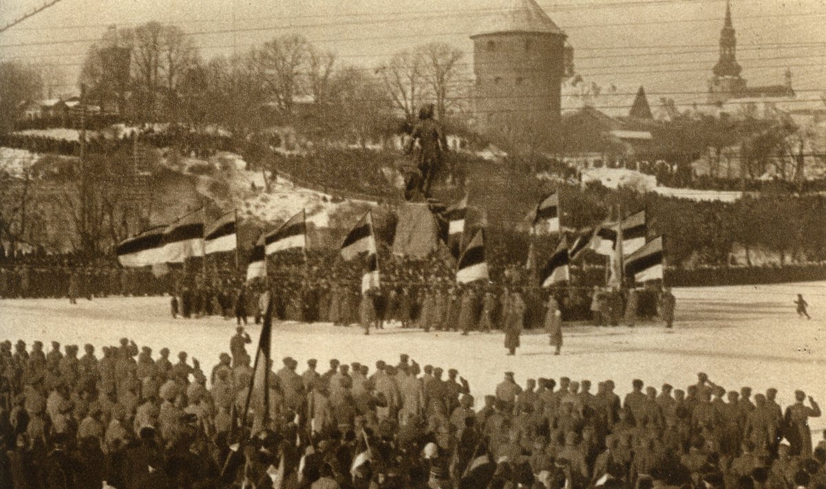 PEETRI PLATSIL: Esimese vabariigi aastapäeva tähistamine Tallinnas. Praegu on selle koha nimi Vabaduse väljak.