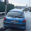 Liikluses sai viga seitse inimest: Tallinnas põrkas sõiduk kokku vastutuleva autoga ja paiskus vastu posti, Tapal sõitis auto otsa eakale mehele