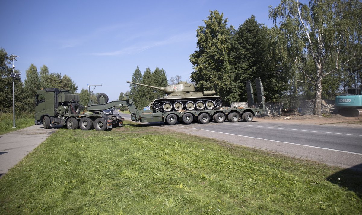 Вывоз нарвского танка