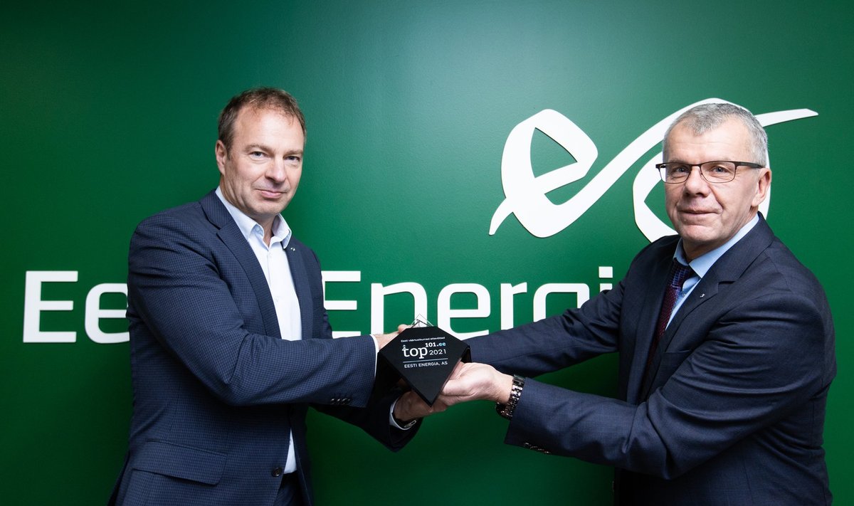 Eelmise aasta võitja esindaja Hando Sutter (Eesti Energia) ja Illar Kaasik (paremal)