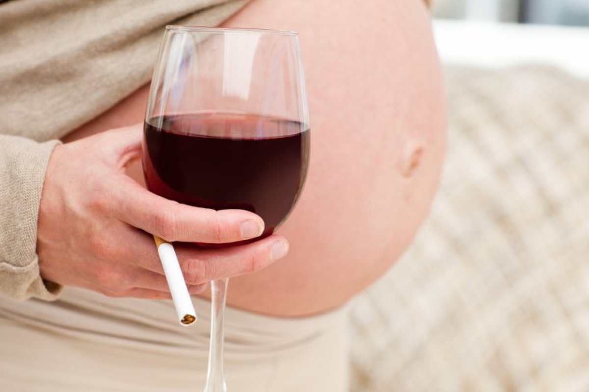 Пить вино при беременности. Вино для беременных. Вредно ли красное вино при беременности. Milk Effect.