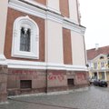 FOTOD | Nevski katedraali seinale joonistati tähenduslik sõnum venelastele. Politsei: sodija on tabatud