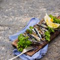 RETSEPTID! Sööme rohkem kohalikku mageveekala ja pisikesi kalaliike: puuplangul grillitud haug ja räim
