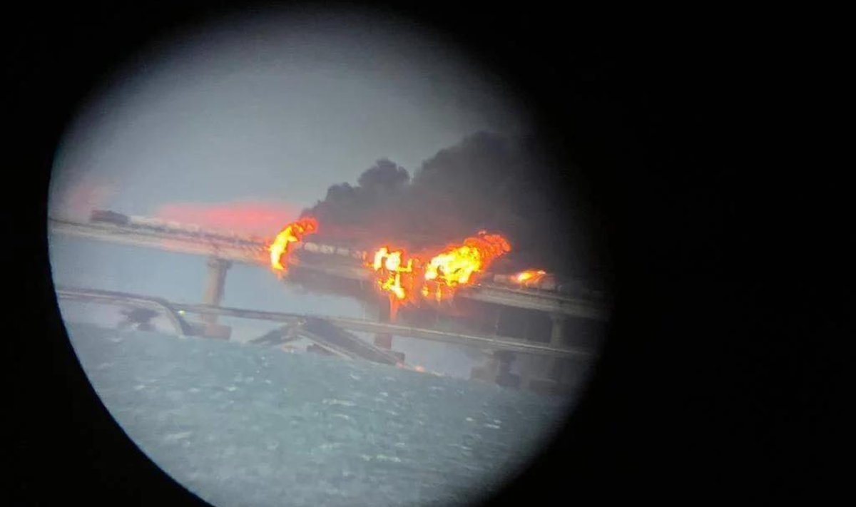 Krimmi sild põleb