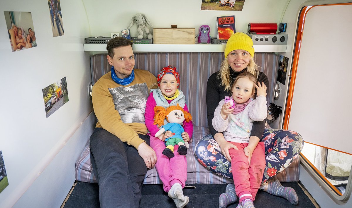 Perekond Treimann ja reisihaagis Arvi.
