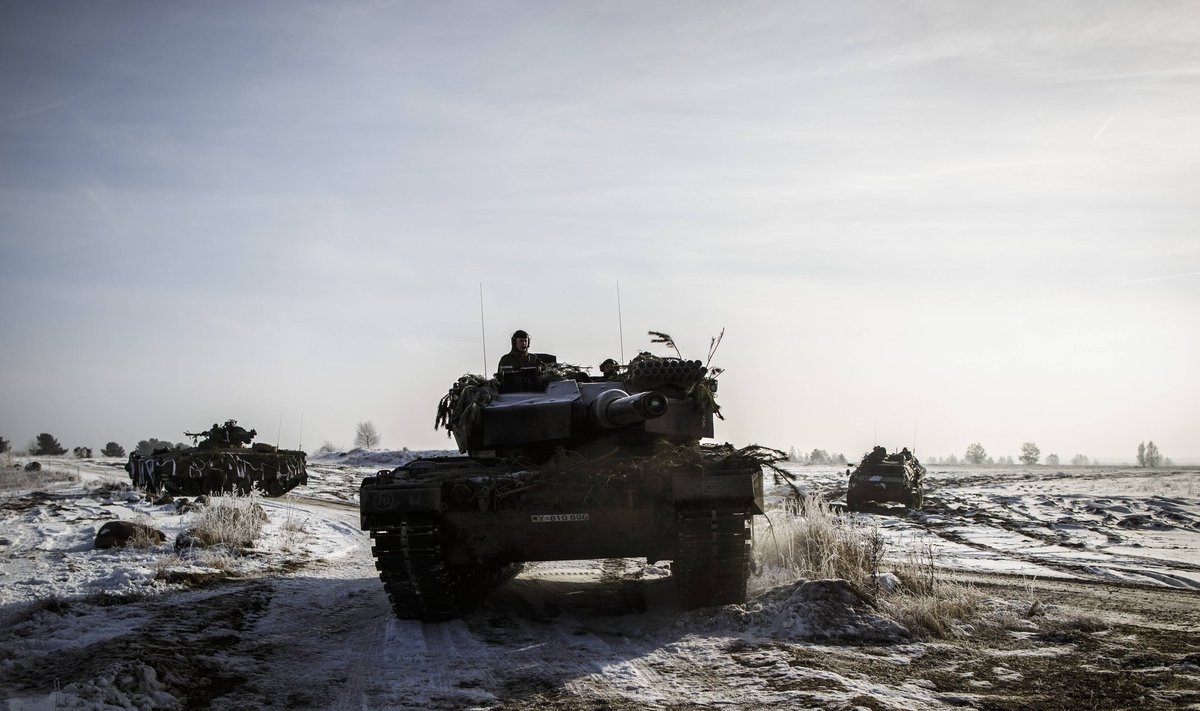 Tankid asuvad Ukraina poole teele, aga mitte Ungari kaudu.